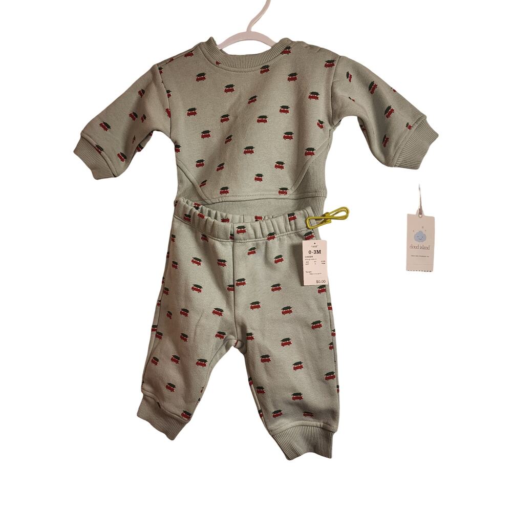 NWT 0-3M green sweat suit.